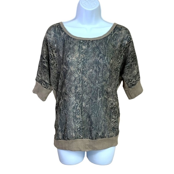 Small Vanity Snakeskin Print Short Sleeve Blouse Knit 4 6 Animal Print - Picture 1 of 10